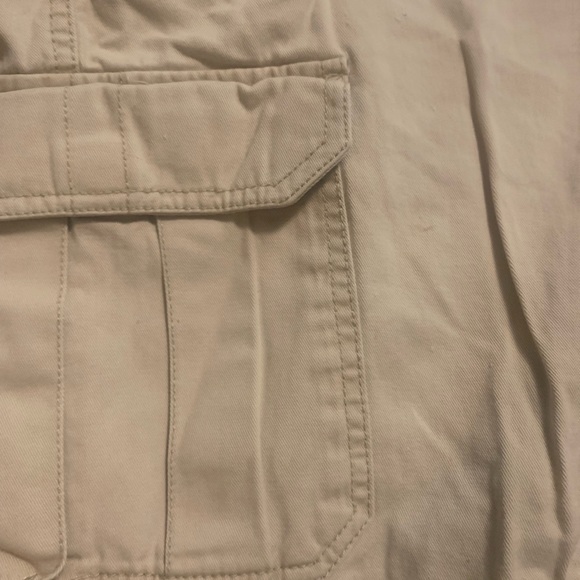 Men’s Columbia Size 40 Cargo Shorts - Picture 2 of 3